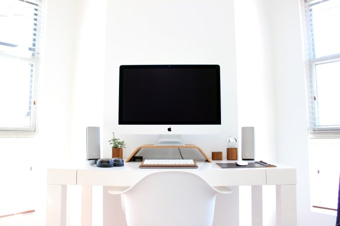 minimalistyczne biuro